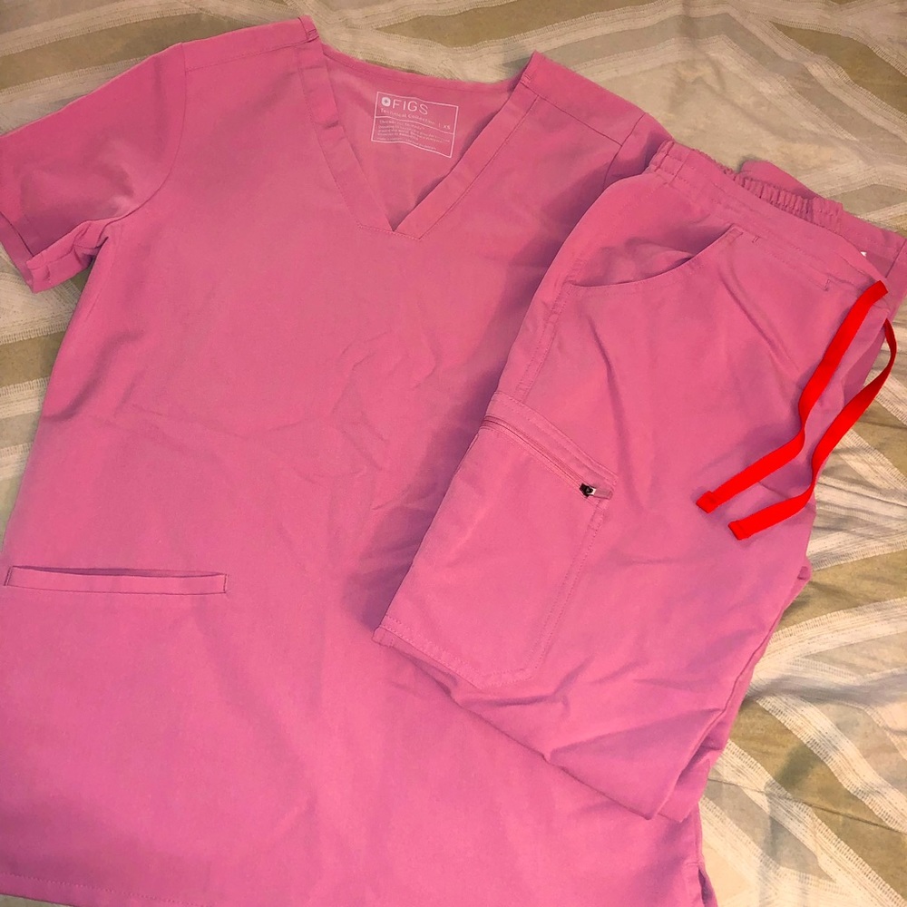 Figs limited edition scrub set in Chalk Pink